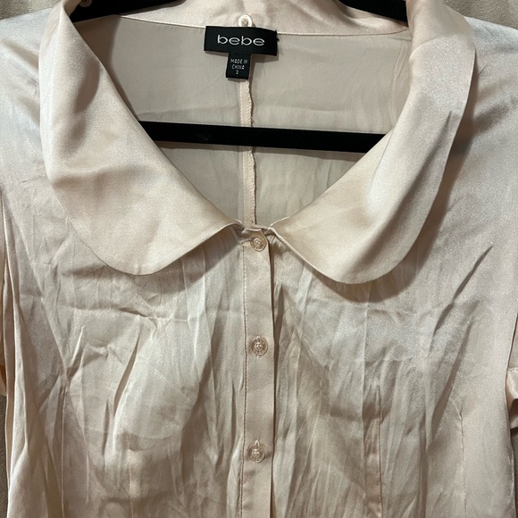 🤍3/$15🤍 Bebe silk button down blouse - Picture 2 of 7